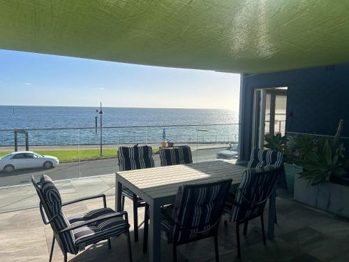 crystal blue apartment in Port Vincent