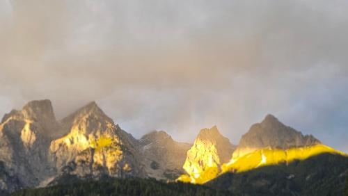 Apartment with Mountain View
