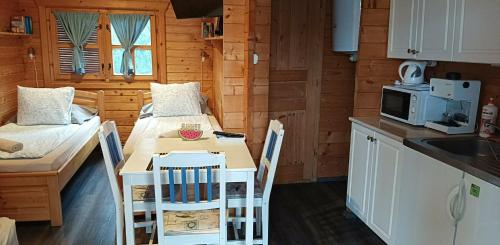 3 twin beds