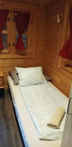 3 twin beds