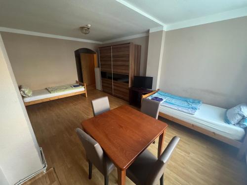 3 twin beds