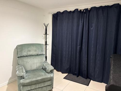 Affordable Private Sleep-Out Room 1 Own Entrance in Sydenham