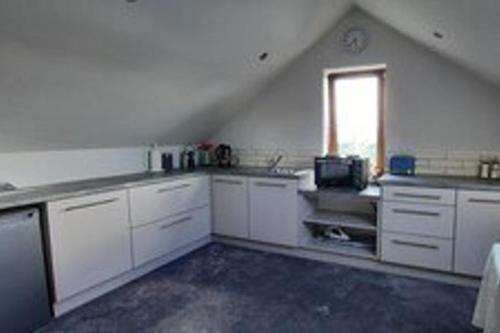 Studio Sleeps 2 -Private Hot Tub -Enclosed Garden in 其他地區