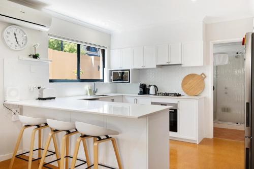 Scarborough Central - Ocean Glimpse Retreat - image 4