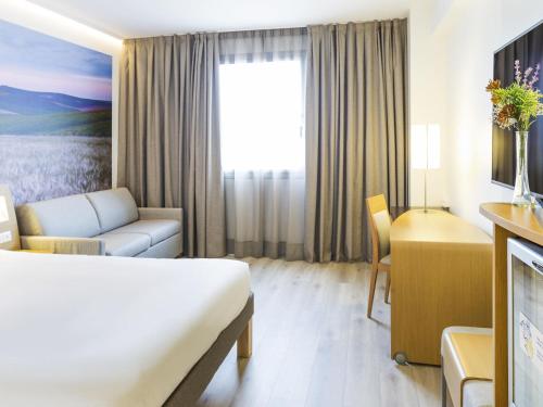 Hotel Novotel Sevilla - image 37