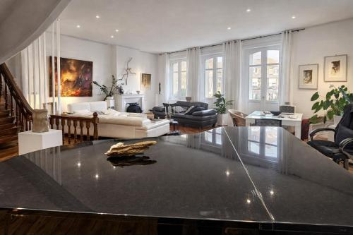 Appartement de charme au coeur de Salies de Béarn- Art, musique et lumière au confort premium (Appartement de charme au coeur de Salies de Bearn- Art, musique et lumiere au confort premium) in 薩利耶德貝阿爾恩鎮中心
