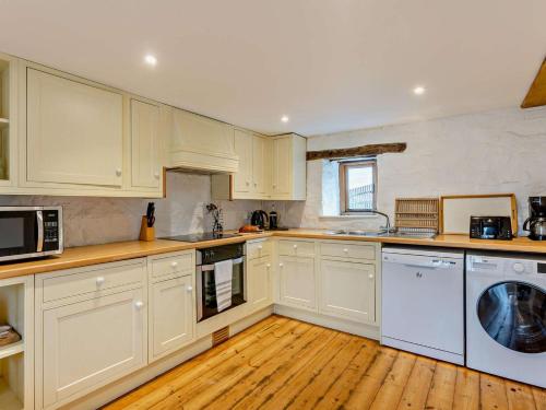 Iekārtas, 3 Bed in Beaworthy oc-wvfco in Clawton