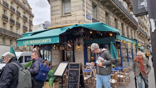 Gare Montparnasse 1mins,center, bd St Germain, 5mins Eiffel tour ,Notre Dame of Paris ,quartier Latin,amusing place