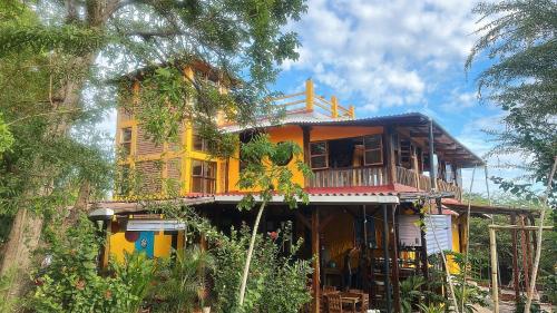 Yellow Submarine Hostal in Poneloya