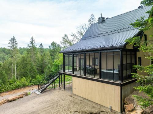 New Construction - Spa & Pool Table - Le Foresti in Saint-Alphonse-Rodriguez (QC)