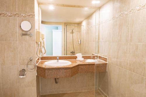 room detail thumbnail 2