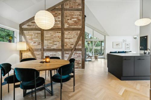 Modern Home Close To Hjelm Deep – khách sạn tại Elsegarde