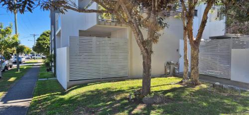 A perfect place to hide away with river side charm - image 2