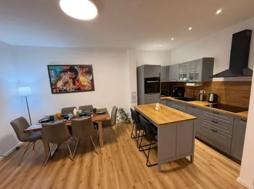 NEU - APARTMENT FOR 6 IN HAGEN- DIRECT PARKING! A45 - A1 - A46 Richtung Dortmund Netflix - WIFI, Fully-Automatic-COFFEMASHINE, KITCHEN, NETFLIX, DISNEY in Hagen, Deutschland