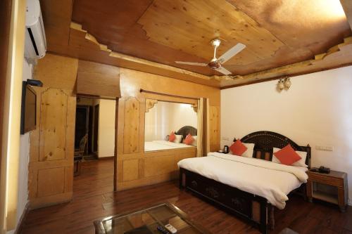 Royal Palace Resort Bhagsunag - Family & Couple Friendly Hotel in McLeod Ganj #RoyalPalaceResortBhagsunag #RoyalPalaceResort #BhagsunagHotel #HotelInMcLeodGanj #FamilyFriendlyHotel #CoupleFriendlyHotel #HotelNearBhagsuWaterfall #DharamshalaHotels #Himacha - image 3