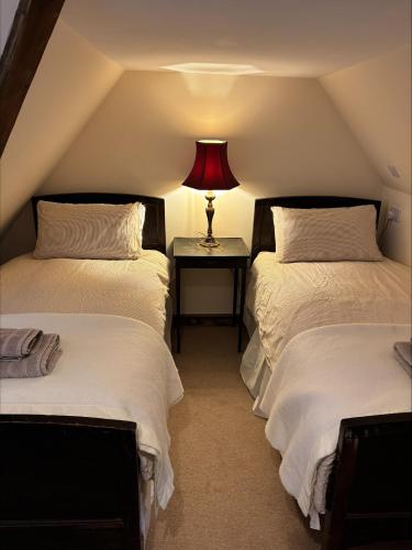 2 twin beds
