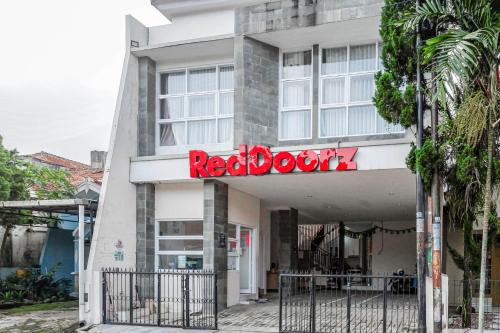 RedDoorz Syariah near UNSOED – Purwokerto, ID