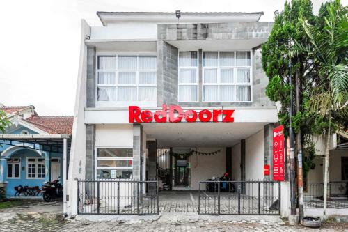 RedDoorz Syariah near UNSOED – Purwokerto, ID