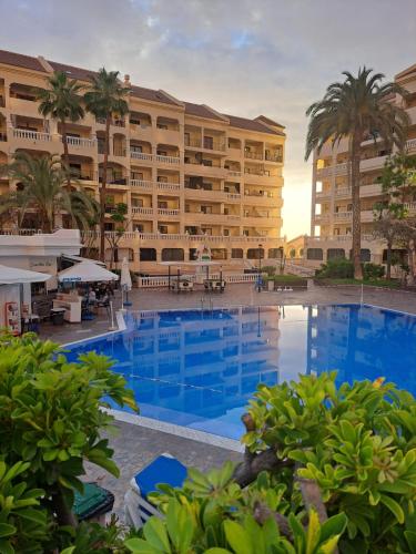 Family apartment in Los Cristianos 3 bed - 2 bath, heated-pool