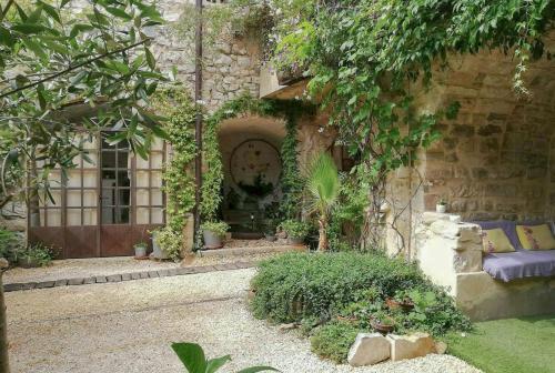Charming Apartment In The Heart Of Fons-Sur-Lussan gîte à louer Vendras