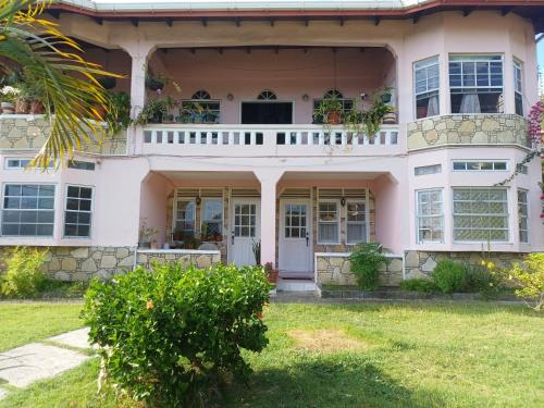 PeachBloom Tereace Inn – khách sạn tại Saint Georges