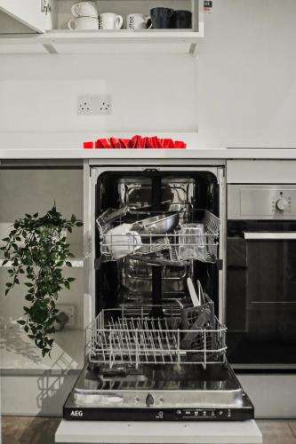 Modern Flat near Central London - image 11