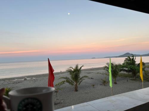Hollywood Beachfront Bed & Breakfast in Mamburao