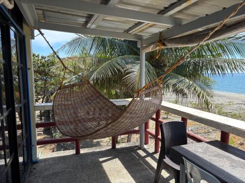 Hollywood Beachfront Bed & Breakfast in Mamburao