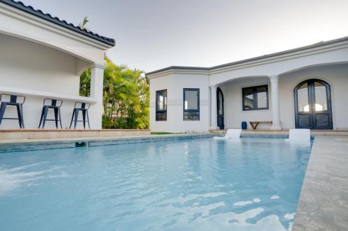 Spacious House with Pool and BBQ - image 8