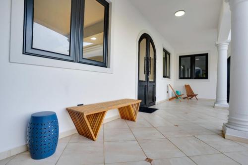 Spacious House with Pool and BBQ - image 10
