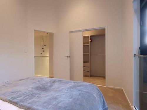 Designer home near Newmarket - image 5