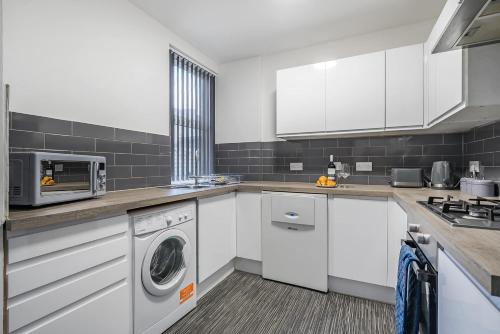 Stylish 3 Bed 3 en-suite home in a popular part of Liverpool - Close by to City Centre - Free Parking, Liverpool (photo 4)