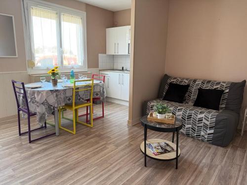 2 logements séparés 2 et 5 couchages au Rez-de-Chaussée à Chambretaud, 5 min Puy du Fou 4