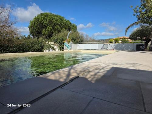 Spacieuse villa au calme avec grande piscine
