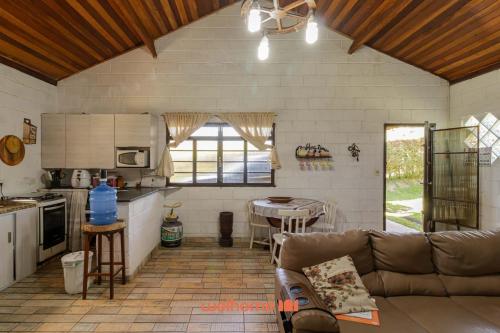 Casa em Igarata com Acesso ao Lago e Piscina in Igaratá