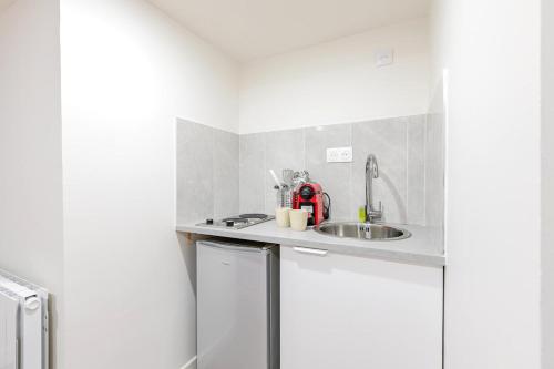 Kitchen, Cosy appartement aux portes de Paris in Le Pre-Saint-Gervais