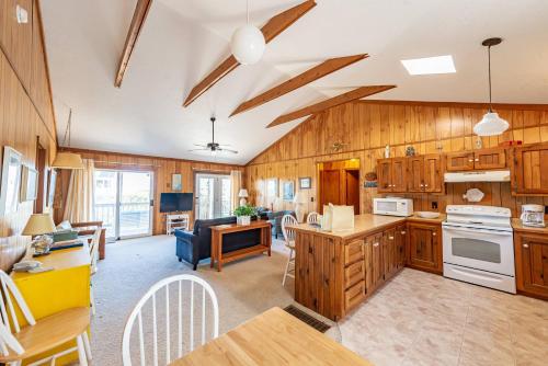 Bayberry Dunes - Corolla, Ocean Sands, 90 Yards to Beach, Ocean View, Hot Tub in โคโรลลา (NC)