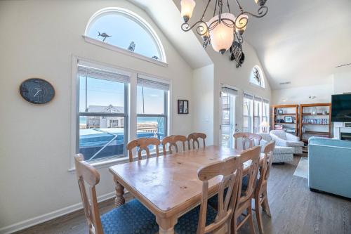 On The Beach - Kitty Hawk, MP 1, Less than 50 Yards to Beach, Ocean View, Pool, Hot Tub, Pets OK in Kitty Hawk (NC)