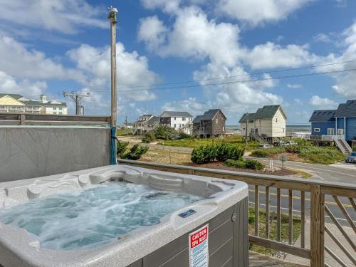On The Beach - Kitty Hawk, MP 1, Less than 50 Yards to Beach, Ocean View, Pool, Hot Tub, Pets OK in Kitty Hawk (NC)