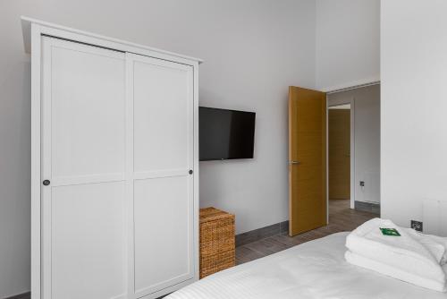 2 bedrooms, 3 beds