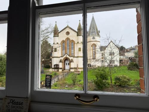 The Nags Head - Room only accommodation – Lyme Regis