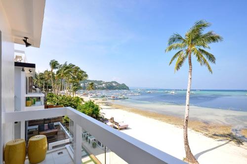 شرفة/ تراس, بالاسا برايفيت ريزدنسيز (Palassa Private Residences) in Bulabog Beach