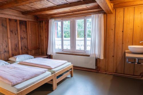 room detail thumbnail 2