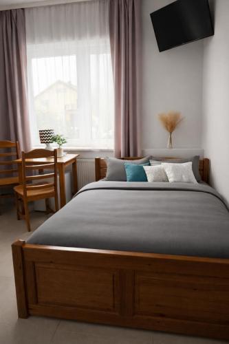 1 double bed, 1 twin bed