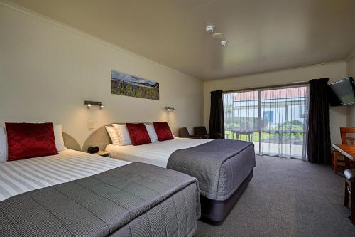 The White Morph - Heritage Collection Ideally located in the Kaikoura area, The White Morph - Heritage Collection promises a relaxing and wonderful visit. The property features a wide range of facilities to make your stay a pleasant exper