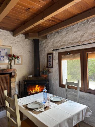 Hostal Avenjúcar (Hostal Avenjucar) in Casas de Ves