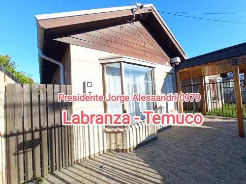 Casa Labranza estacionamiento 2 dormitorios amoblada Jorge Alessandri 0979