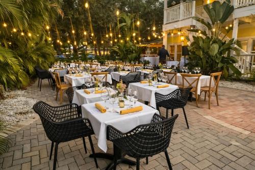 Restaurant, Peninsula Bed & Cocktails in Gulfport (FL)