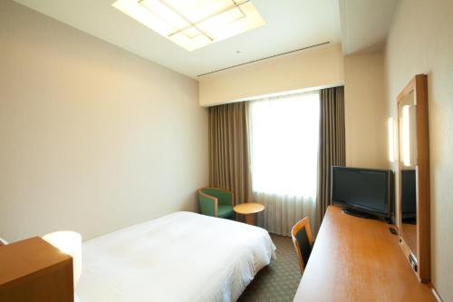 KKR Hotel Umeda Set in a prime location of Osaka, KKR Hotel Umeda puts everything the city has to offer just outside your doorstep. The property features a wide range of facilities to make your stay a pleasant experi