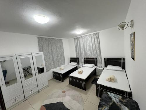 ALEX Hostel - Bed in shared room - C2602 in Шарджа